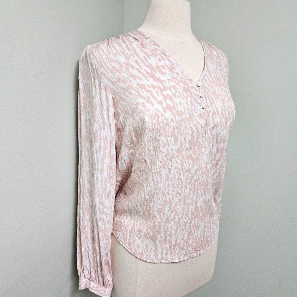 Liz Claiborne Animal Print Long Sleeve Blouse V-neck Pink White Size Small